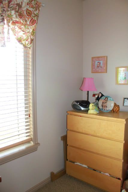 girls bedroom before