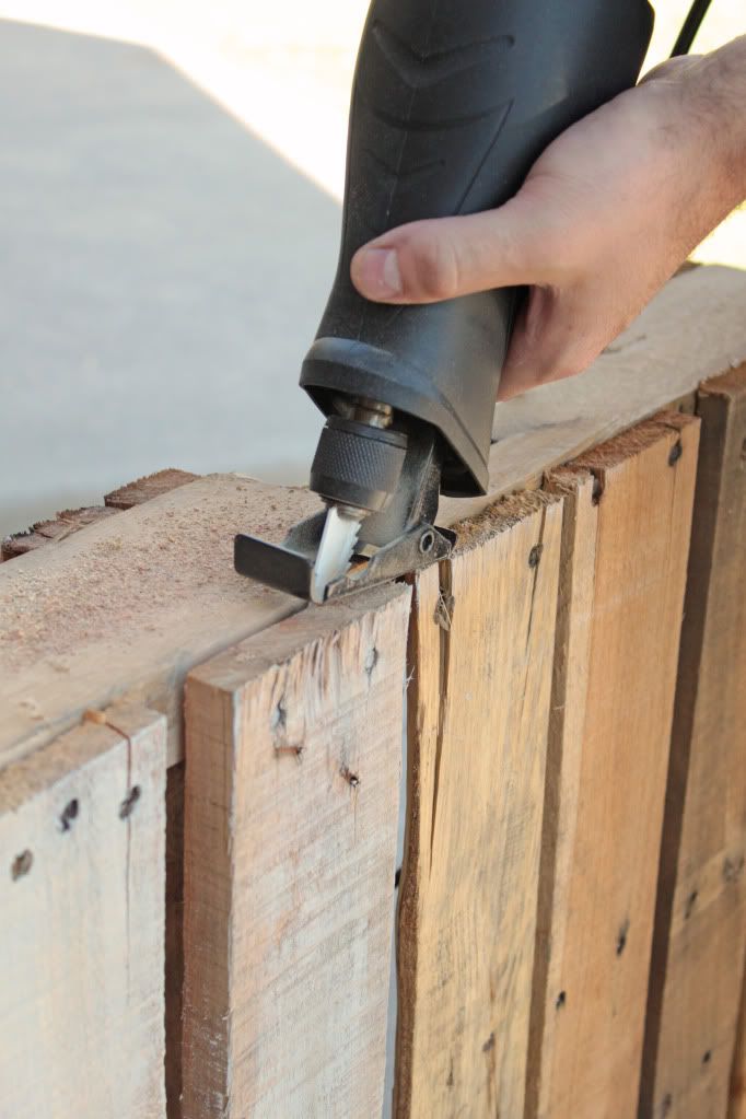 How to Make a Pallet Headboard   The Rooster and The Hen