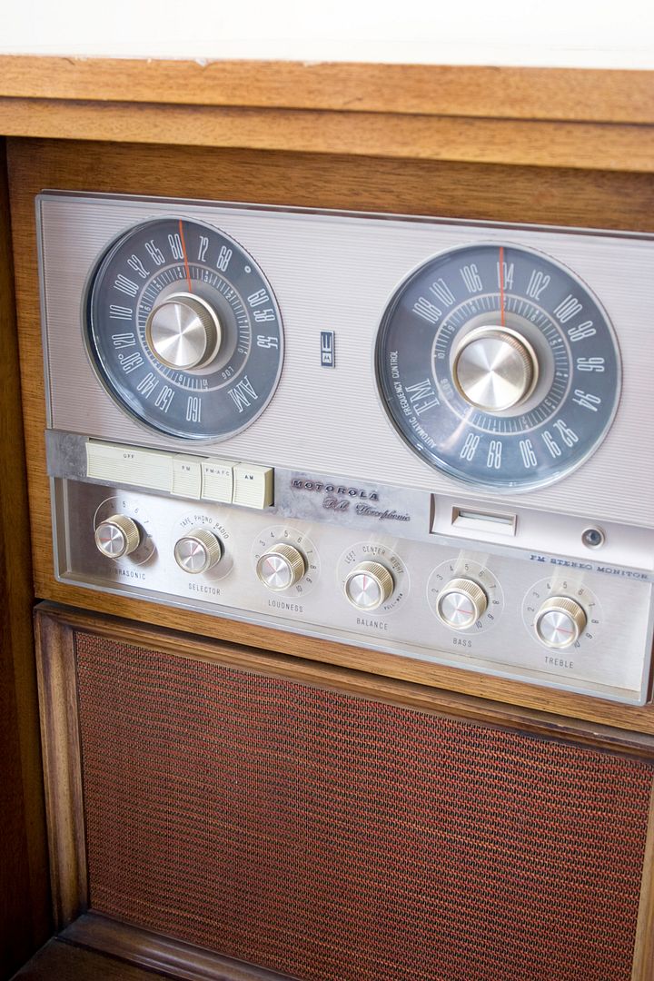 1960s Motorola Hi Fi Tube Stereo Console Record Player Mid