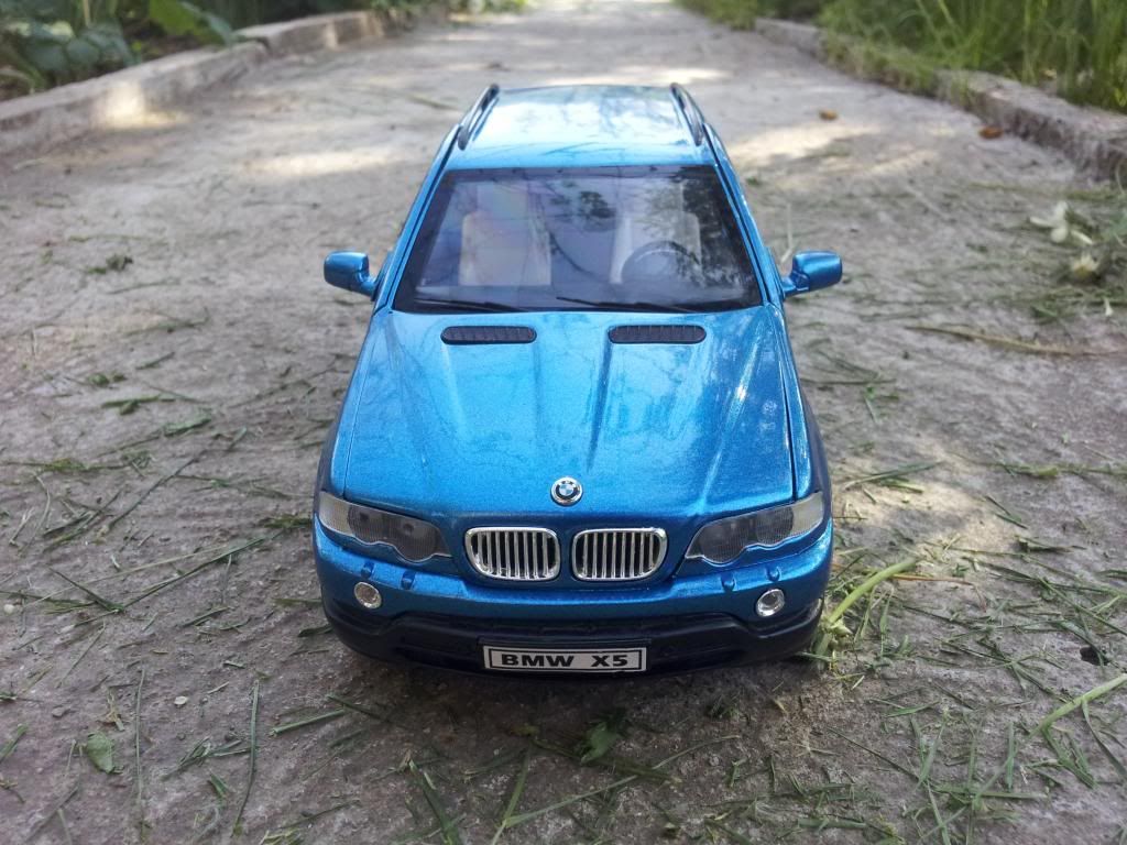 118 Welly BMW X5 Repaint and enhancement. DiecastXchange Forum