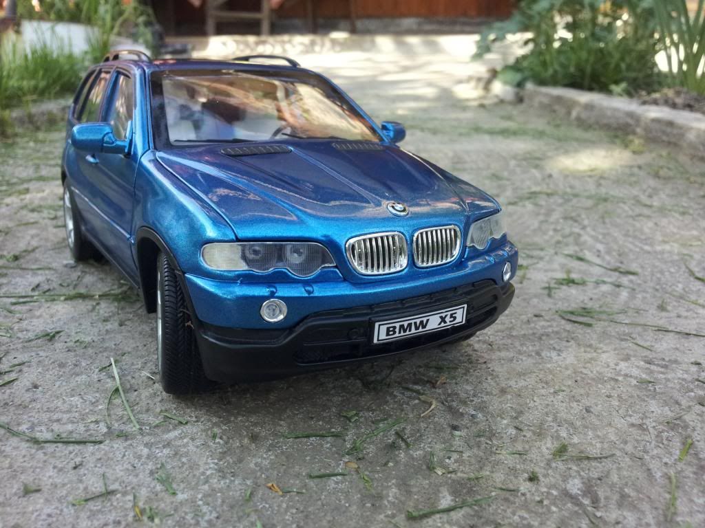 118 Welly BMW X5 Repaint and enhancement. DiecastXchange Forum