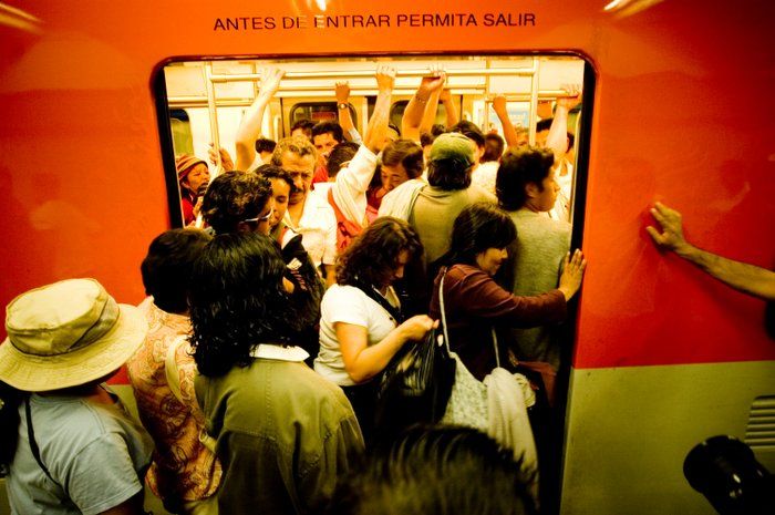 http://callodehacha.com/2013/12/13/viaje-en-metro-le-cuesta-la-vida/ photo Metroii_zpse913e187.jpg