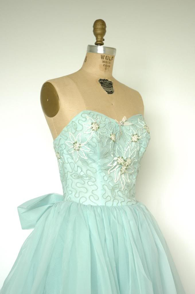 vintage 1950s wedding dress