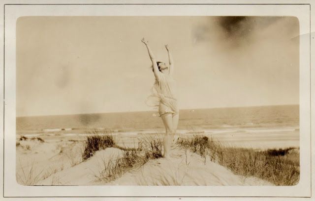 woman dancing 1920s