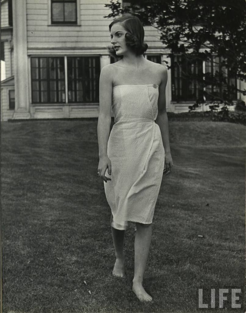 Nina Leen, Summer Underwear