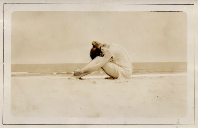 woman dancing 1920s