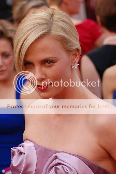 400px-Charlize_Theron__2010_Academy_Awards_crop2